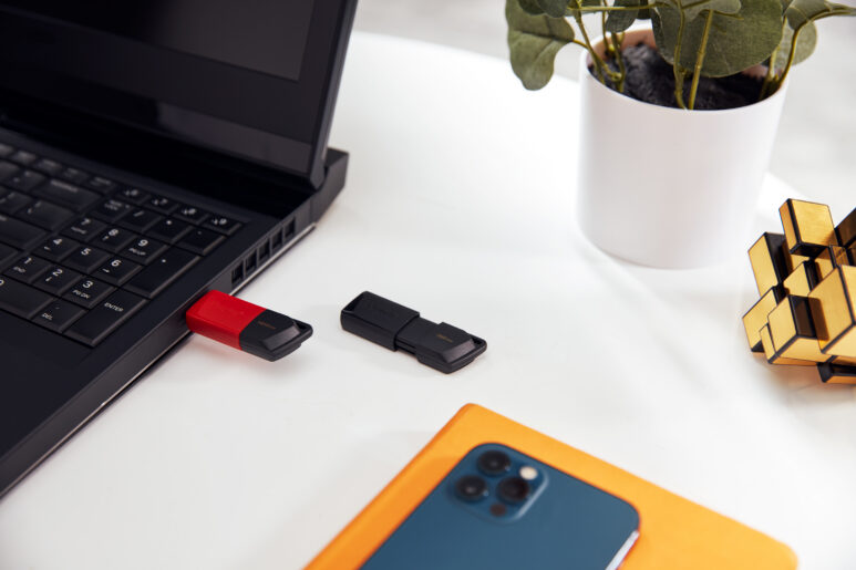 Kingston Technology DataTraveler 128GB USB3.2 Gen1 Exodia M (Negro + Rojo)